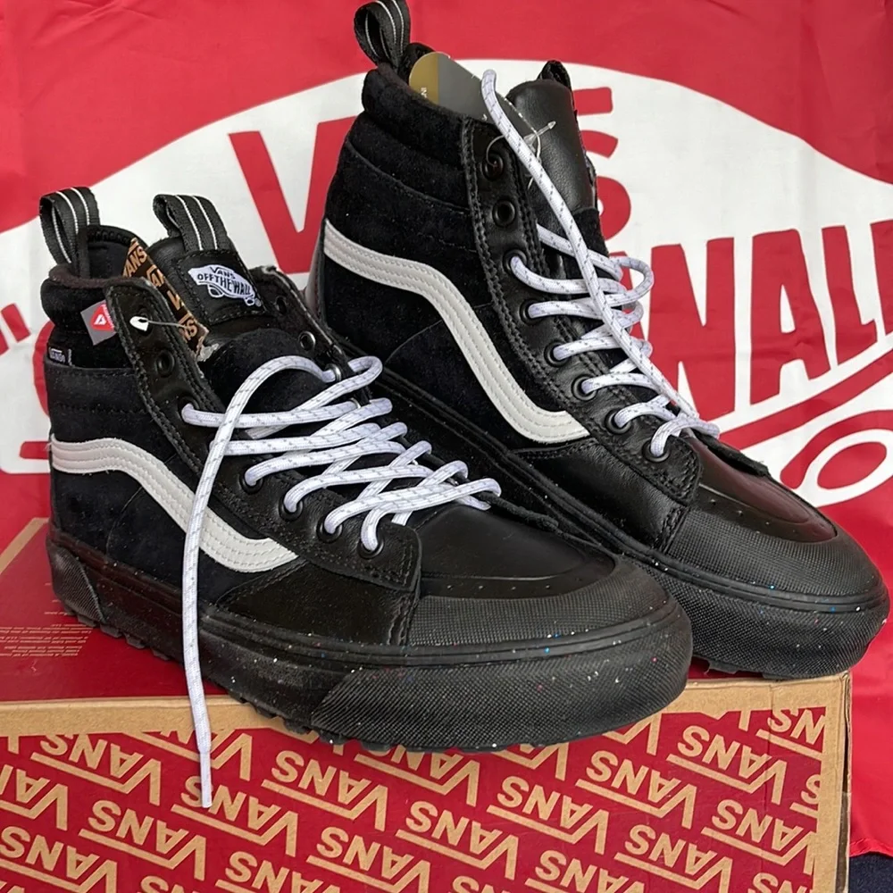Vans WMNS Sk8-HI Mte-2
Glitter Black Glitter
VNOA5HZZUNM
Boots - sneakers - Picture 7 of 16